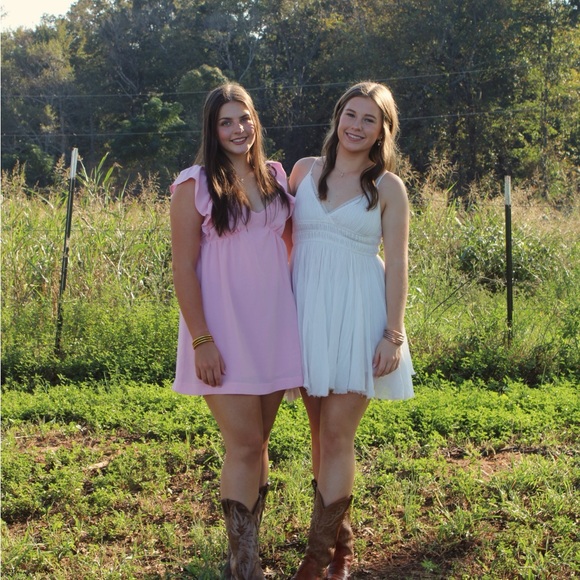 hi I’m maggie!! 🤍 - Picture 4 of 16